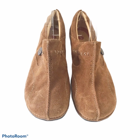 Clarks Unstructured Un-Loop Slip-on Shoe - Picture 2 of 3